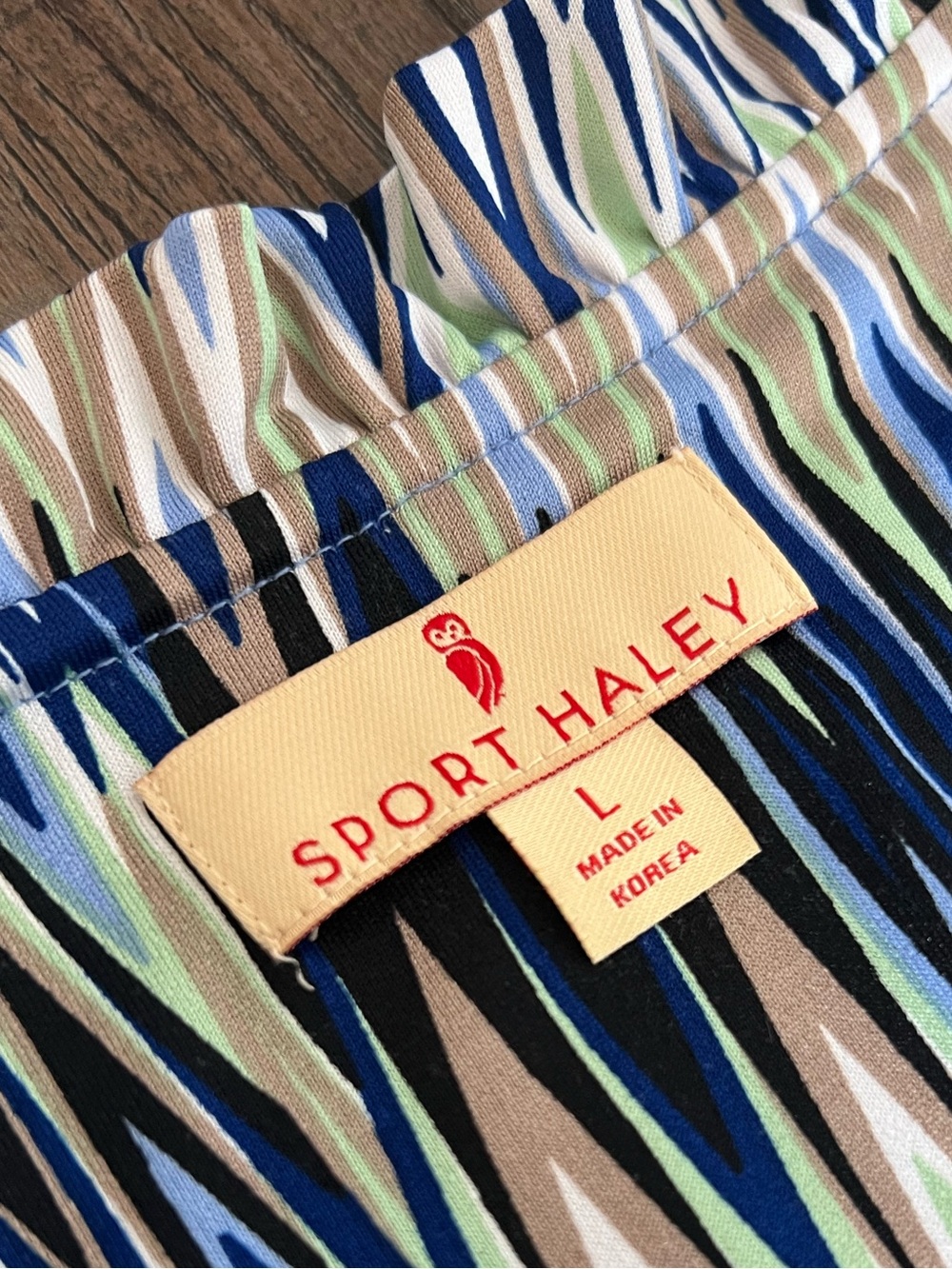 ⛳️ Sport Haley Geometric Chevron Ruffle V-Neck Sleeveless Golf Top Large